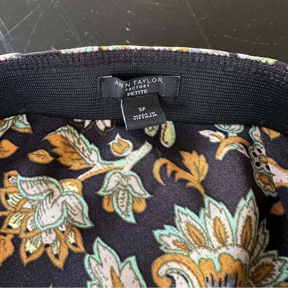 Ann Taylor floral skirt - Picture 3 of 5